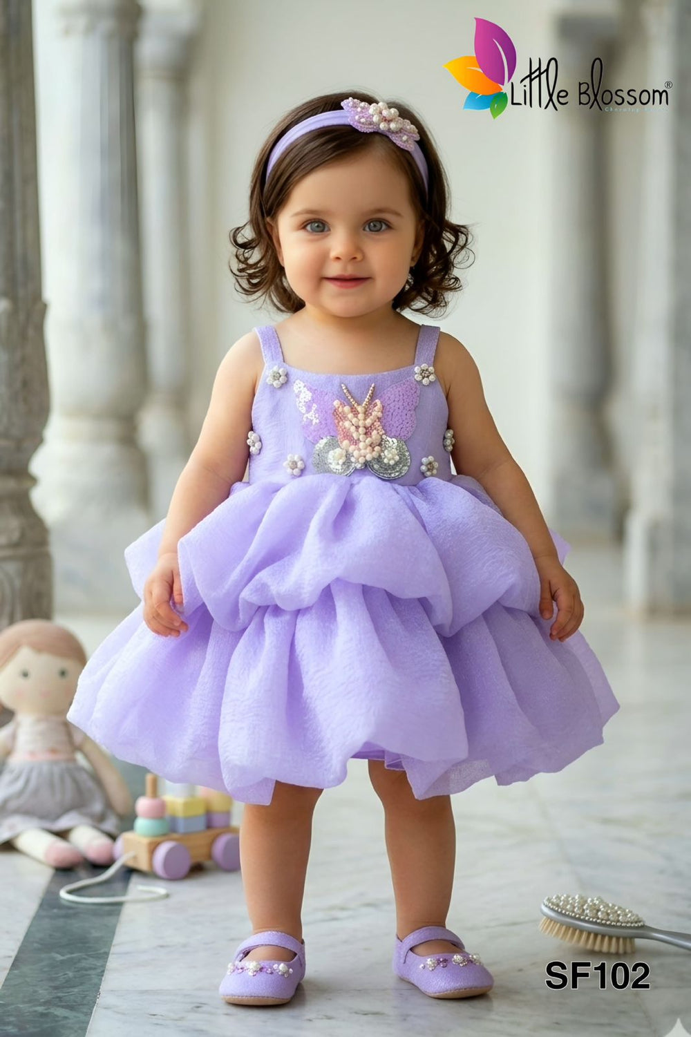 Delicate ruffles with soft finishes.